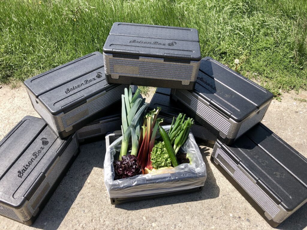 Viele Saisonboxen.